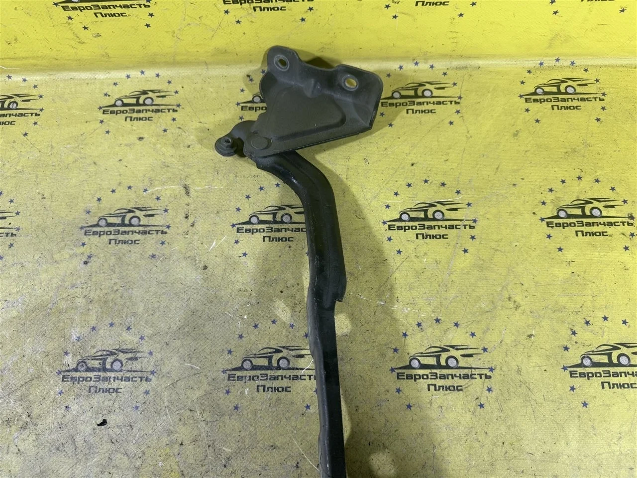 Петля капота Opel Mokka 95421580 J13, левая