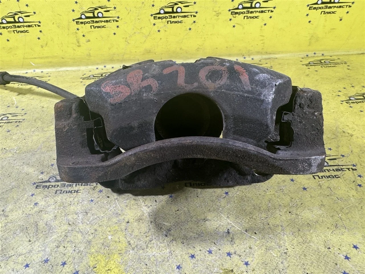 Супорт Nissan Qashqai 41001JD00A J10, передний правый