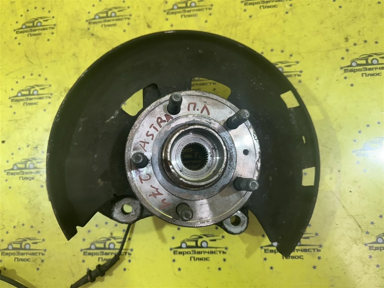 Кулак поворотный Opel Astra 55576980 J, передний левый