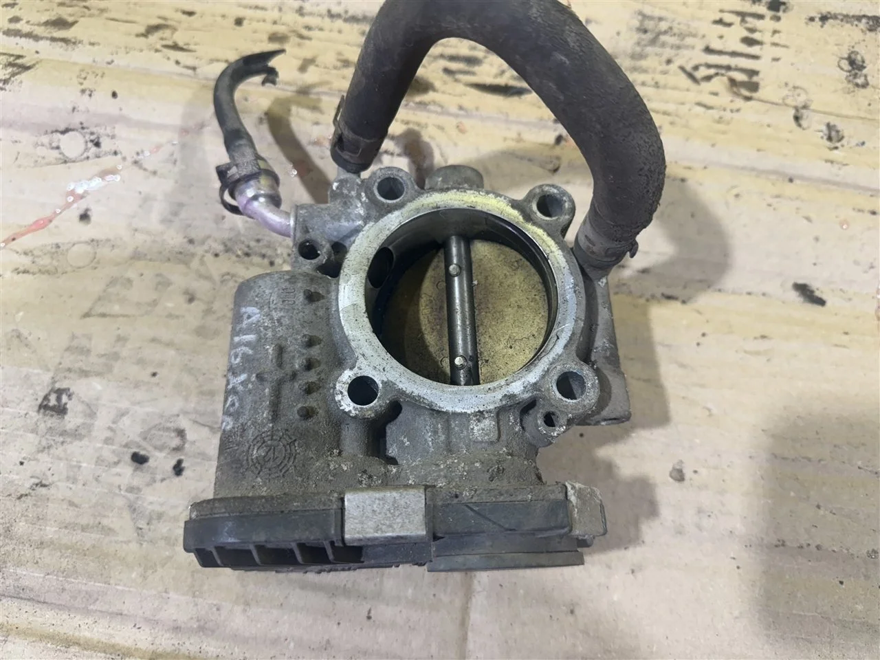 Дроссельная заслонка Opel Astra 55560398 J