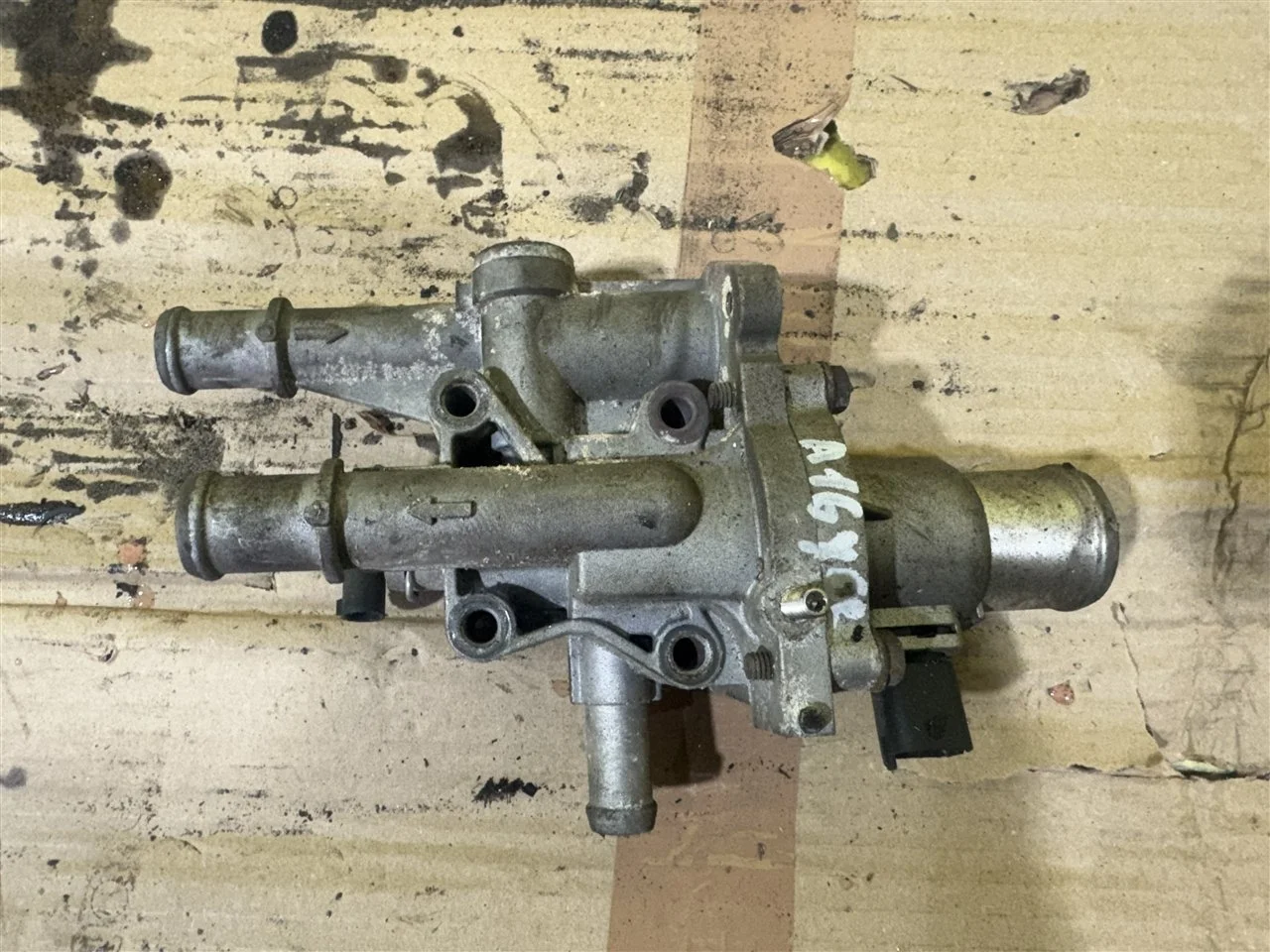 Корпус термостата Opel Astra 12992383 J