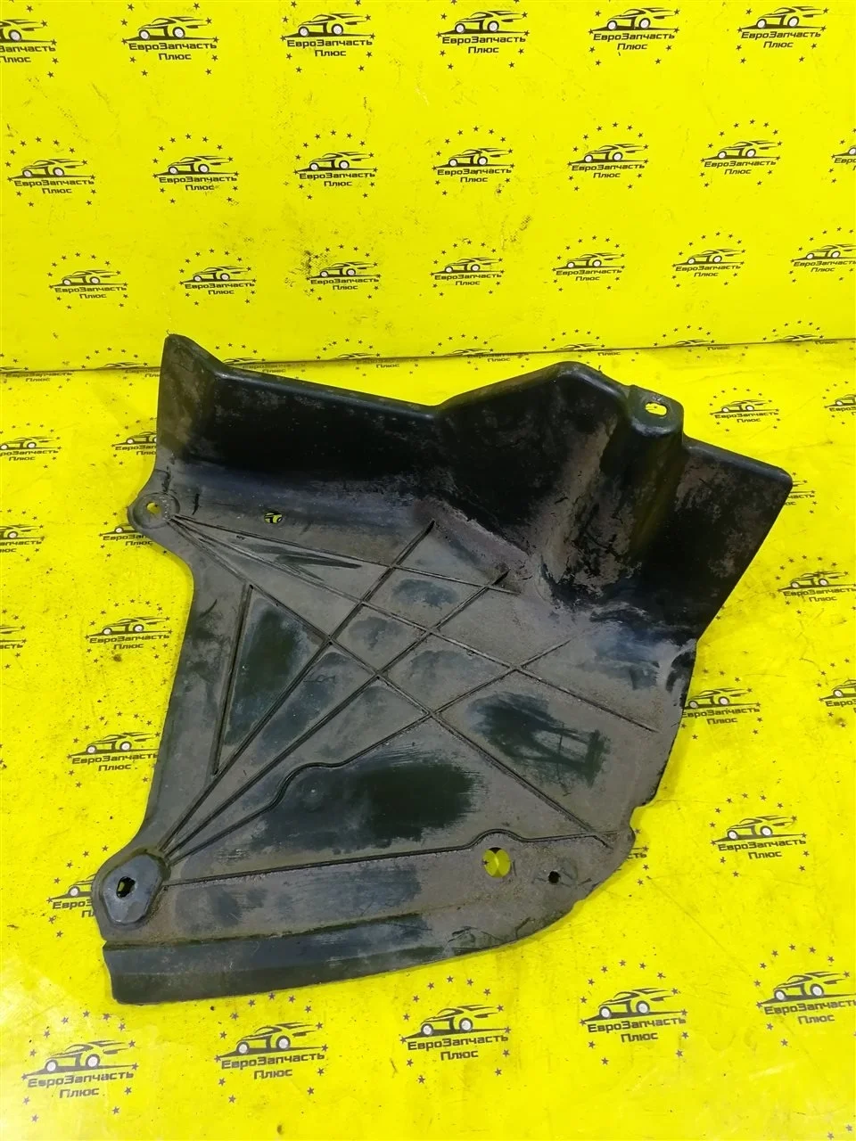 Защита днища кузова Audi A4 8K0825219A B8, задняя