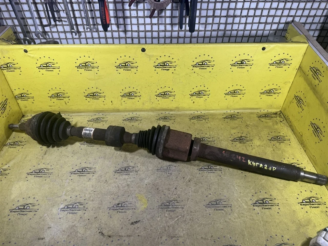 Привод Ford Kuga 2 1783751 C520, передний правый