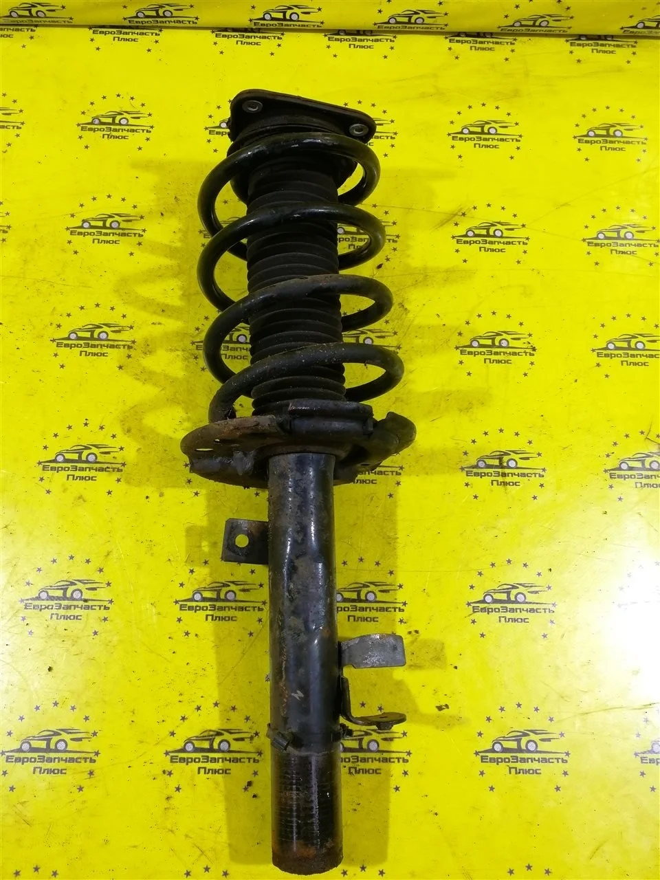 Стойка амортизатора Ford Kuga 2 1801176 C520, передняя правая