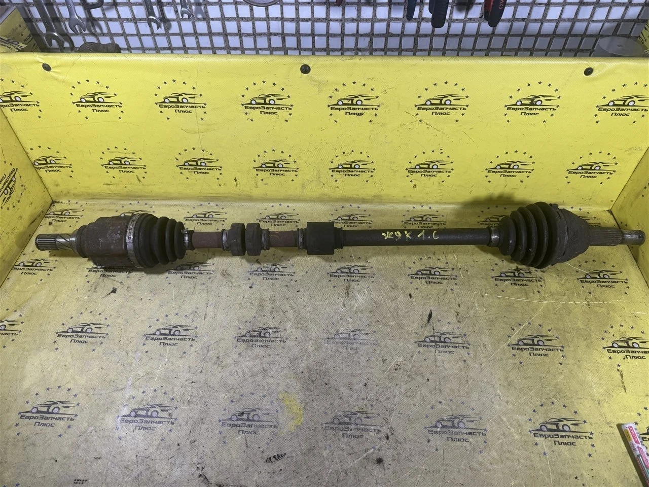 Привод Nissan Juke 391001KA0A F15, передний правый