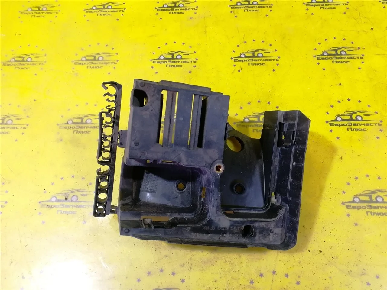 Кронштейн блока предохранителей Volkswagen Golf 6 1K0121407 MK6