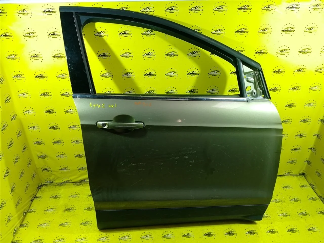 Дверь Ford Kuga 2 2387793 C520, передняя правая