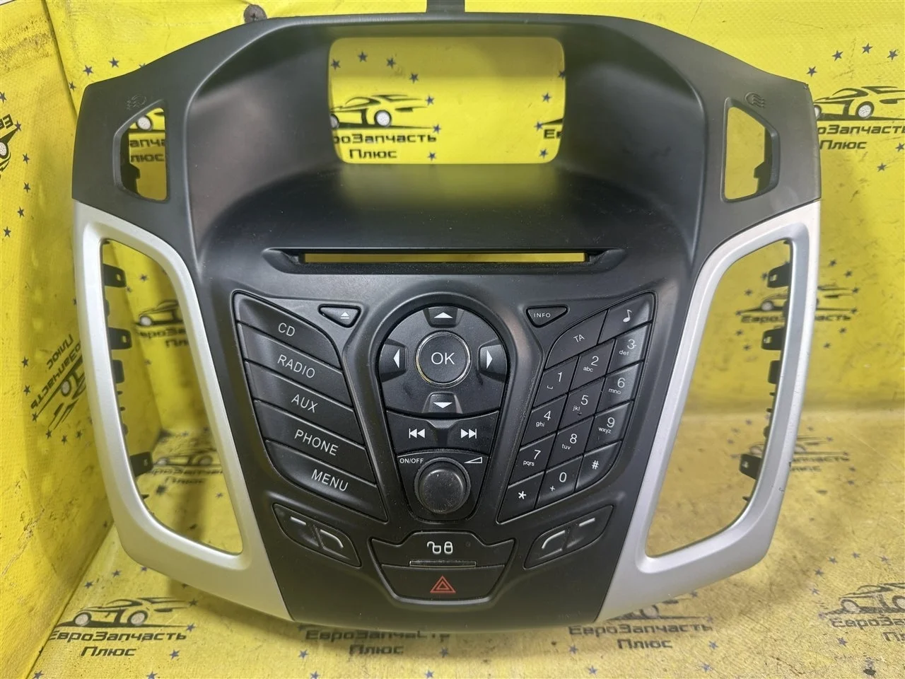 Центральная консоль Ford Focus 3 AM5T18K811BD