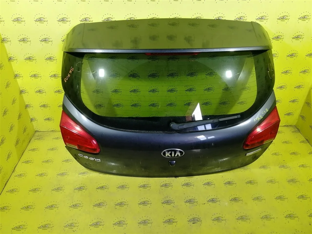 Крышка багажника Kia Ceed 2 73700A2000 JD