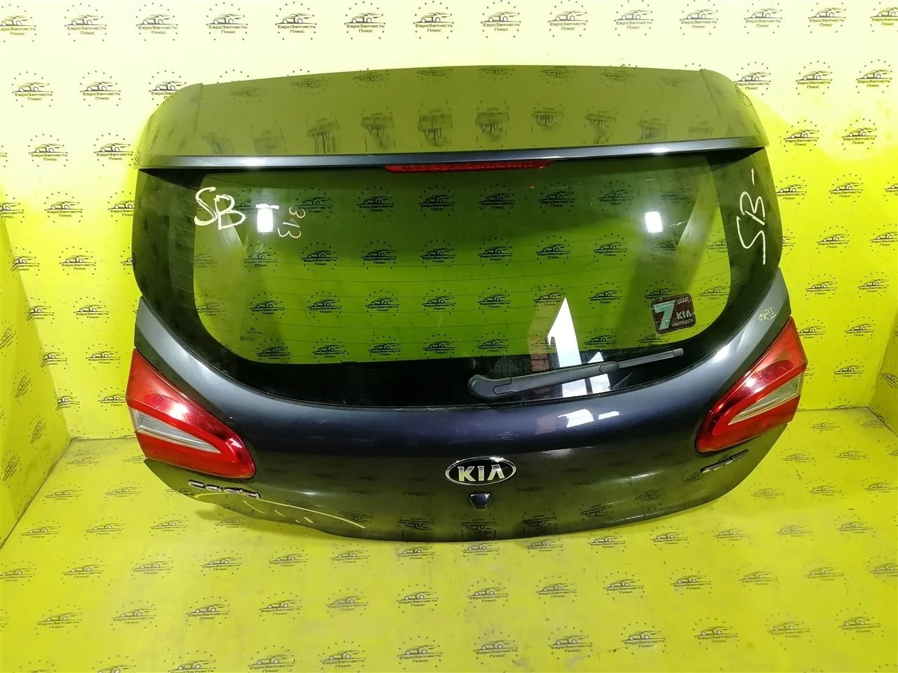 Крышка багажника дефект Kia Ceed 2 73700A2000 JD