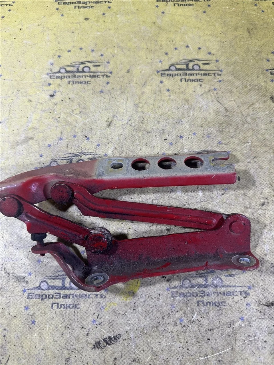 Петля капота Skoda Fabia 2 5J0823302 5J, правая