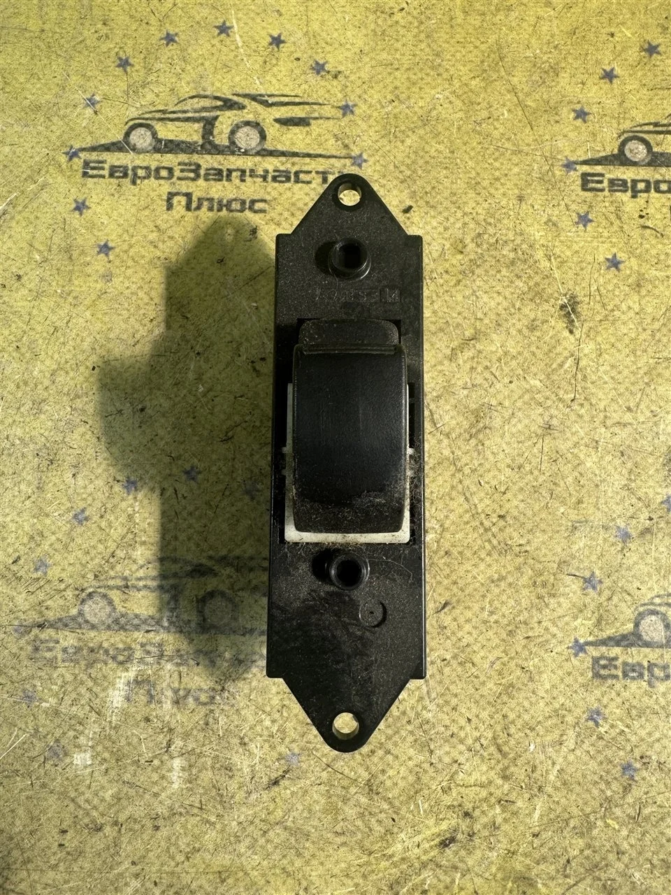 Кнопка стеклоподъемника Mitsubishi ASX MR587944 GA, передняя правая