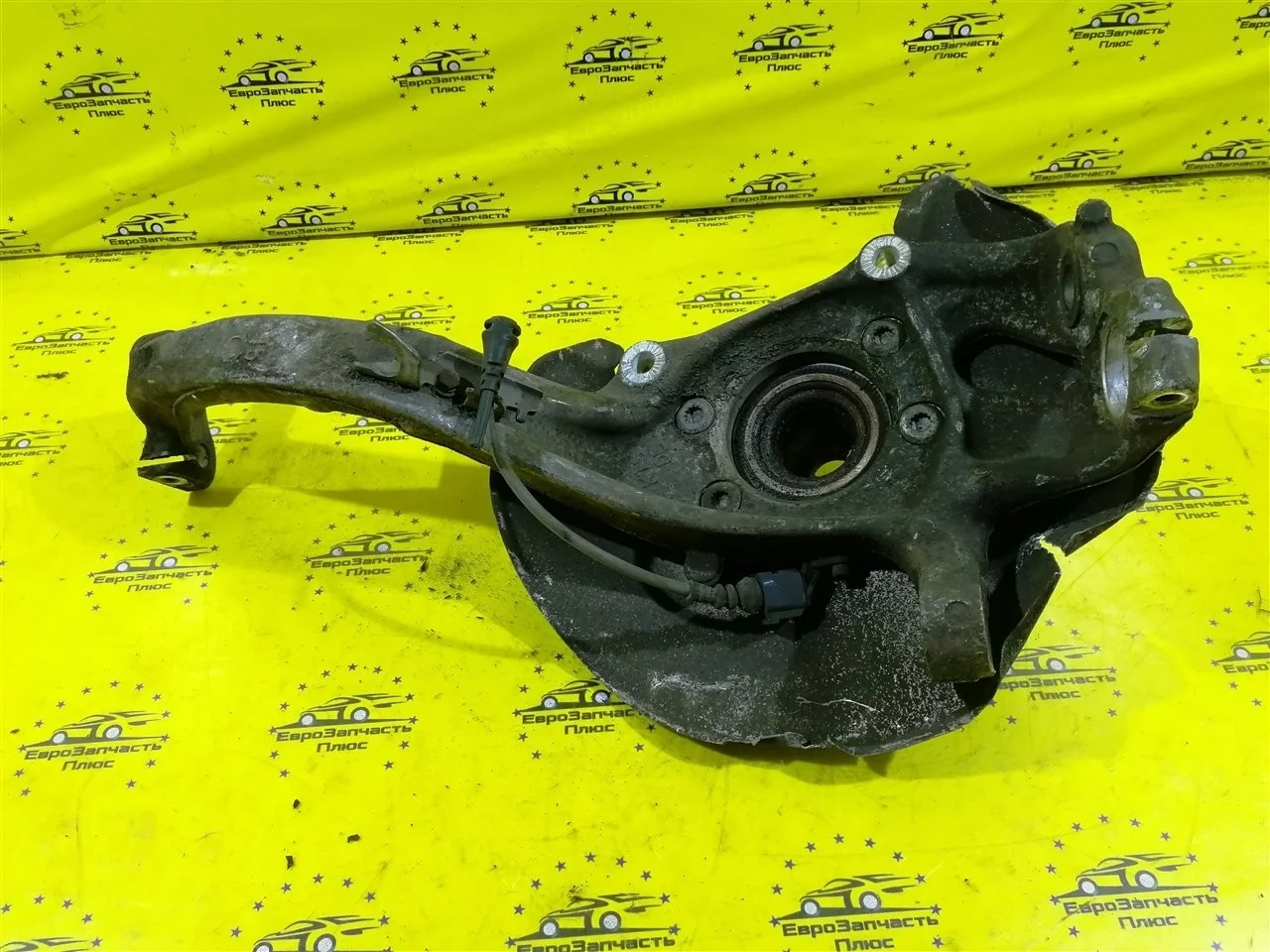 Поворотный кулак со ступицей Audi A4 8K0407253AB B8, передний левый