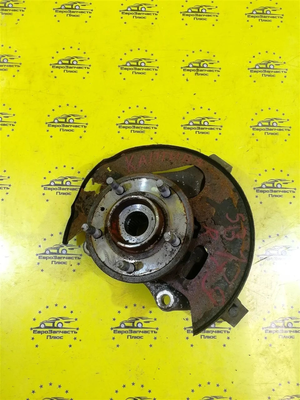 Поворотный кулак со ступицей Chevrolet Captiva 25944110 С140, передний правый