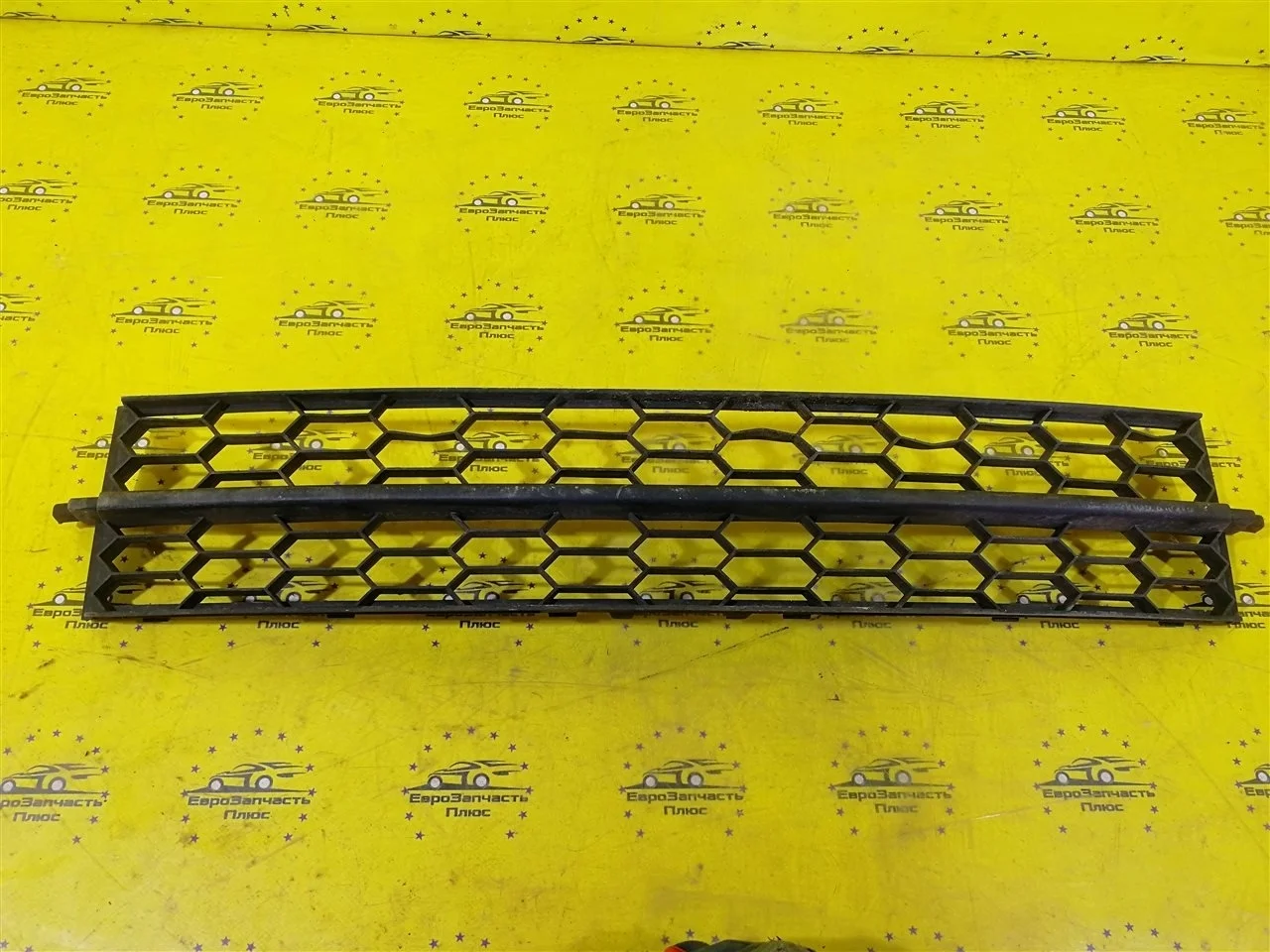 Решетка бампера Skoda Octavia A7 5E0853677 5E