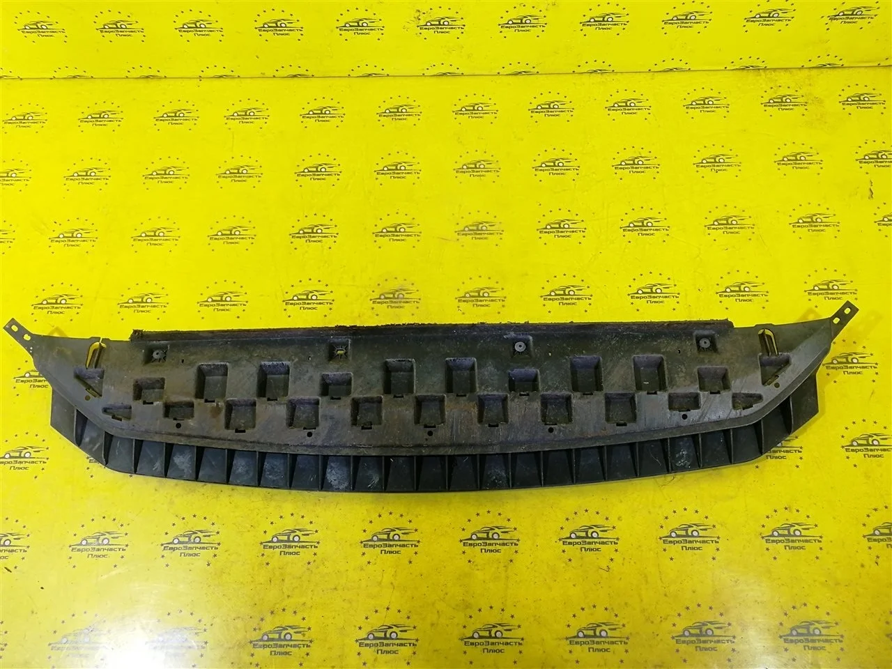 Пыльник бампера Skoda Octavia A7 5E0807611 5E, передний