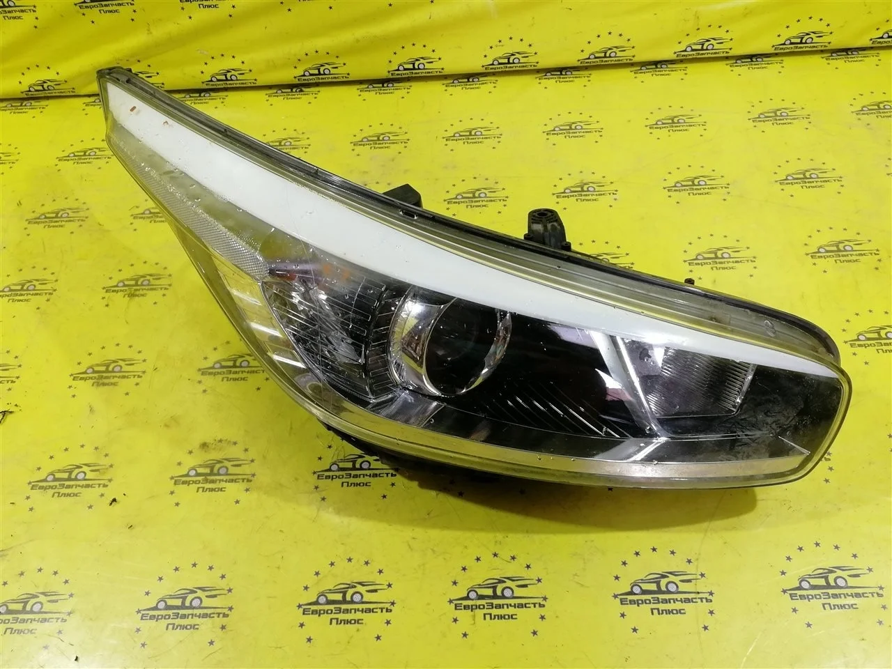 Фара Kia Ceed 2 92102A2040 JD, передняя правая