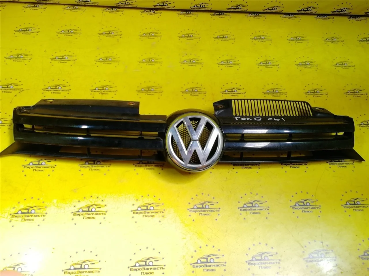 Решетка радиатора Volkswagen Golf 6 5K0853653 MK6