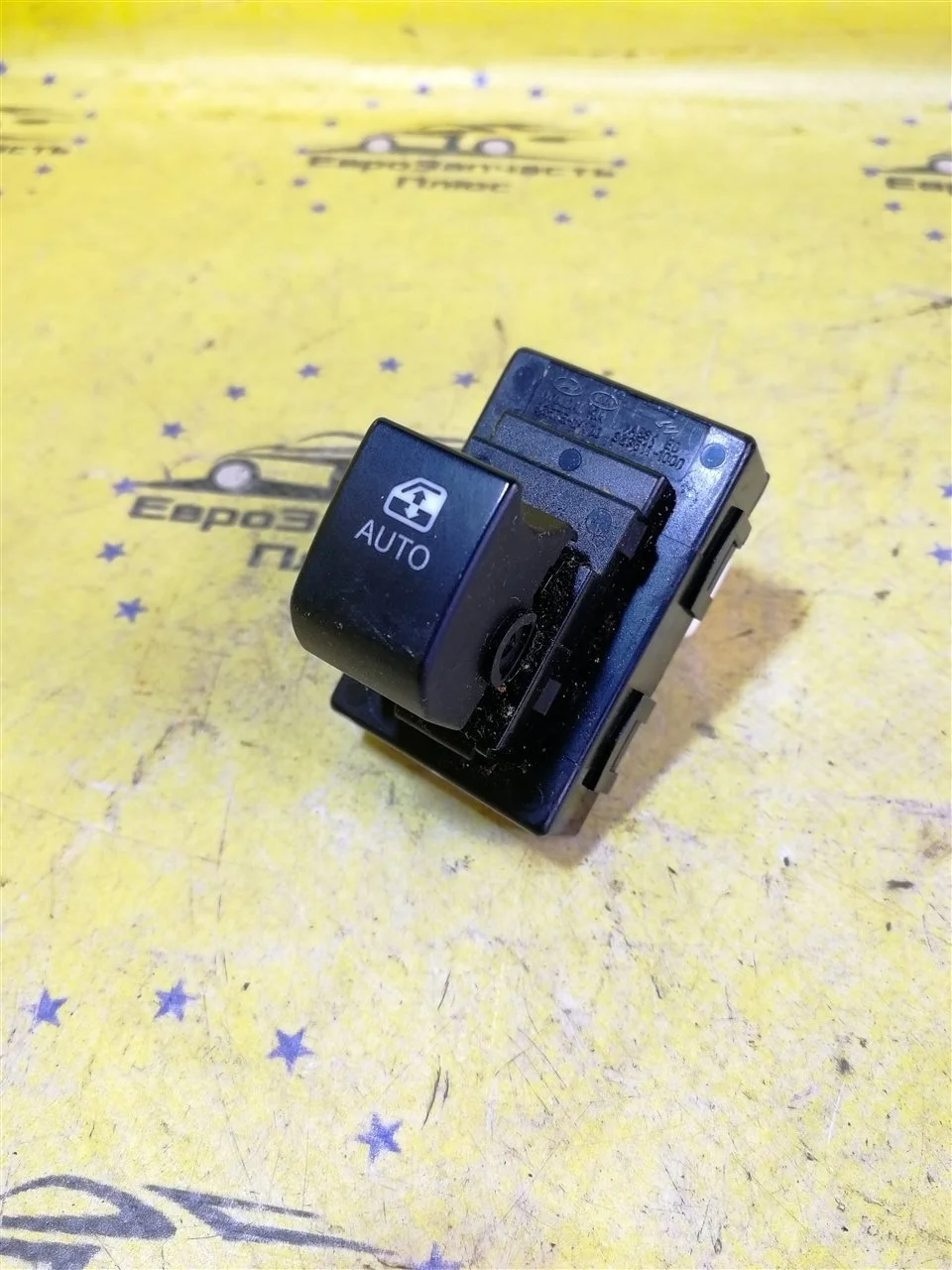 Кнопка стеклоподъемника Kia Ceed 1 935751H100 ED