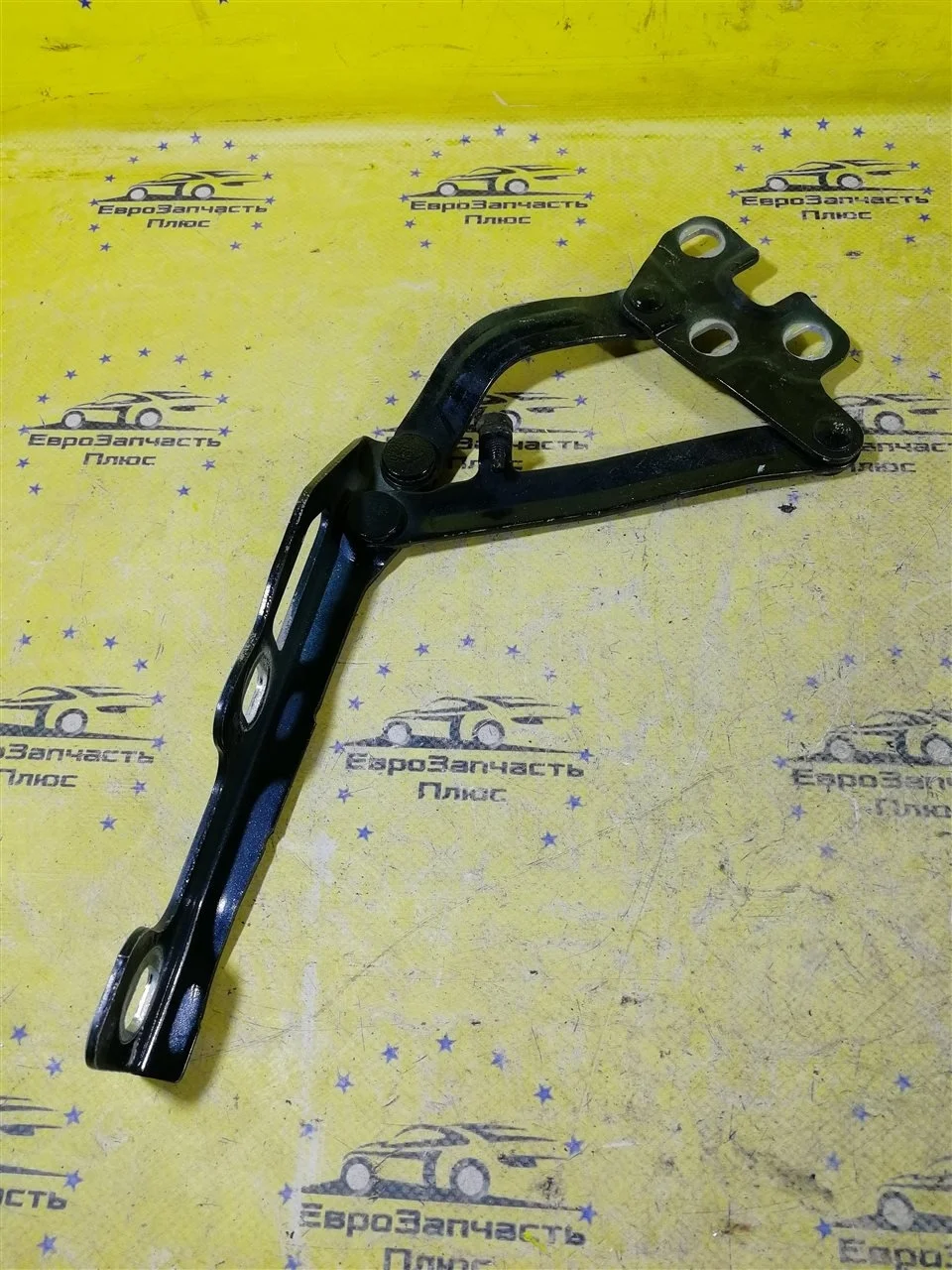 Петля капота Opel Corsa 13311903 D, правая