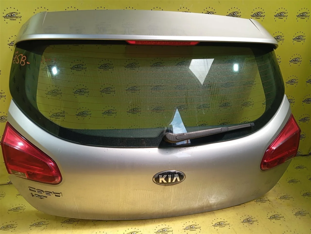 Крышка багажника Kia Ceed 2 73700J7210 JD