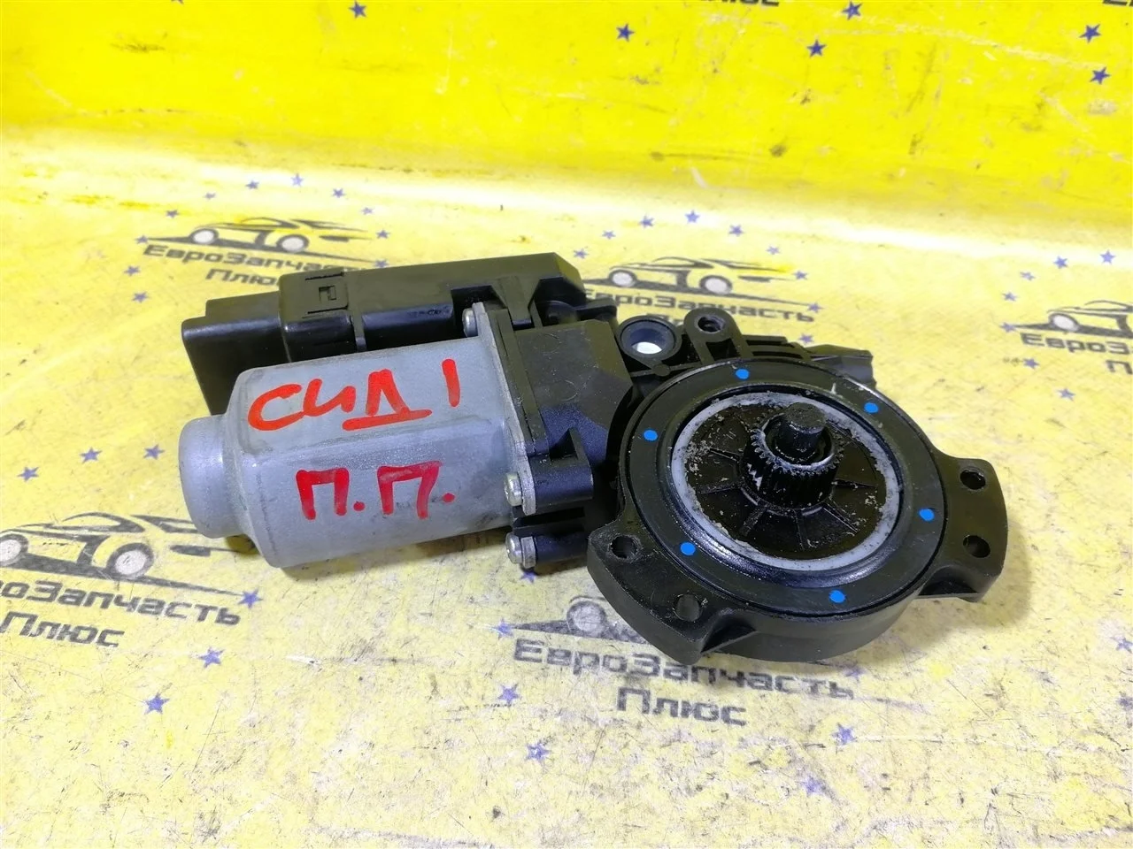 Моторчик стеклоподъемника Kia Ceed 1 824601H010 ED, передний правый