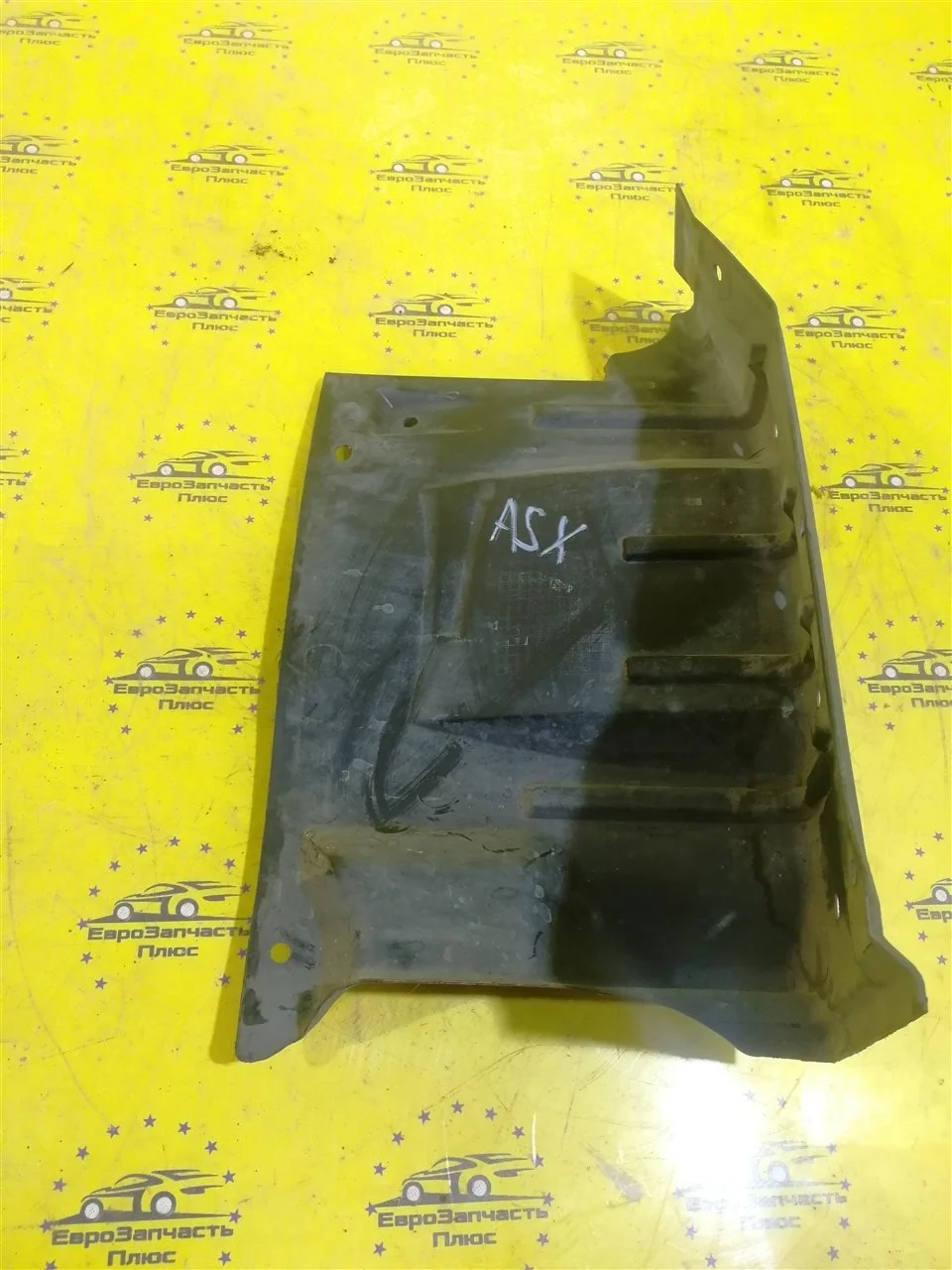 Пыльник двигателя Mitsubishi ASX MN154379 GA, левый