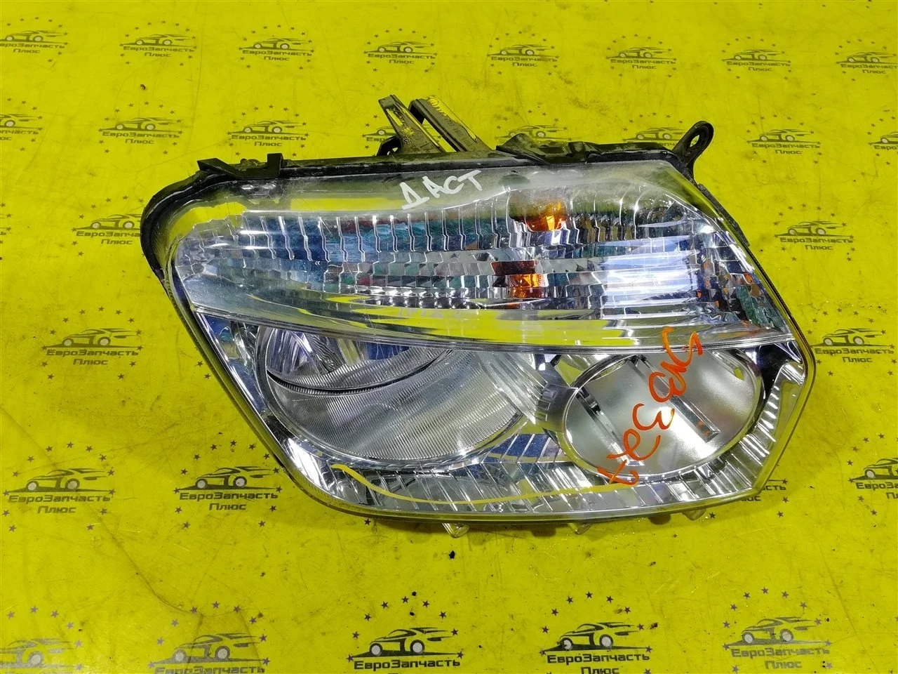 Фара Renault Duster 1305236684 HS, передняя правая