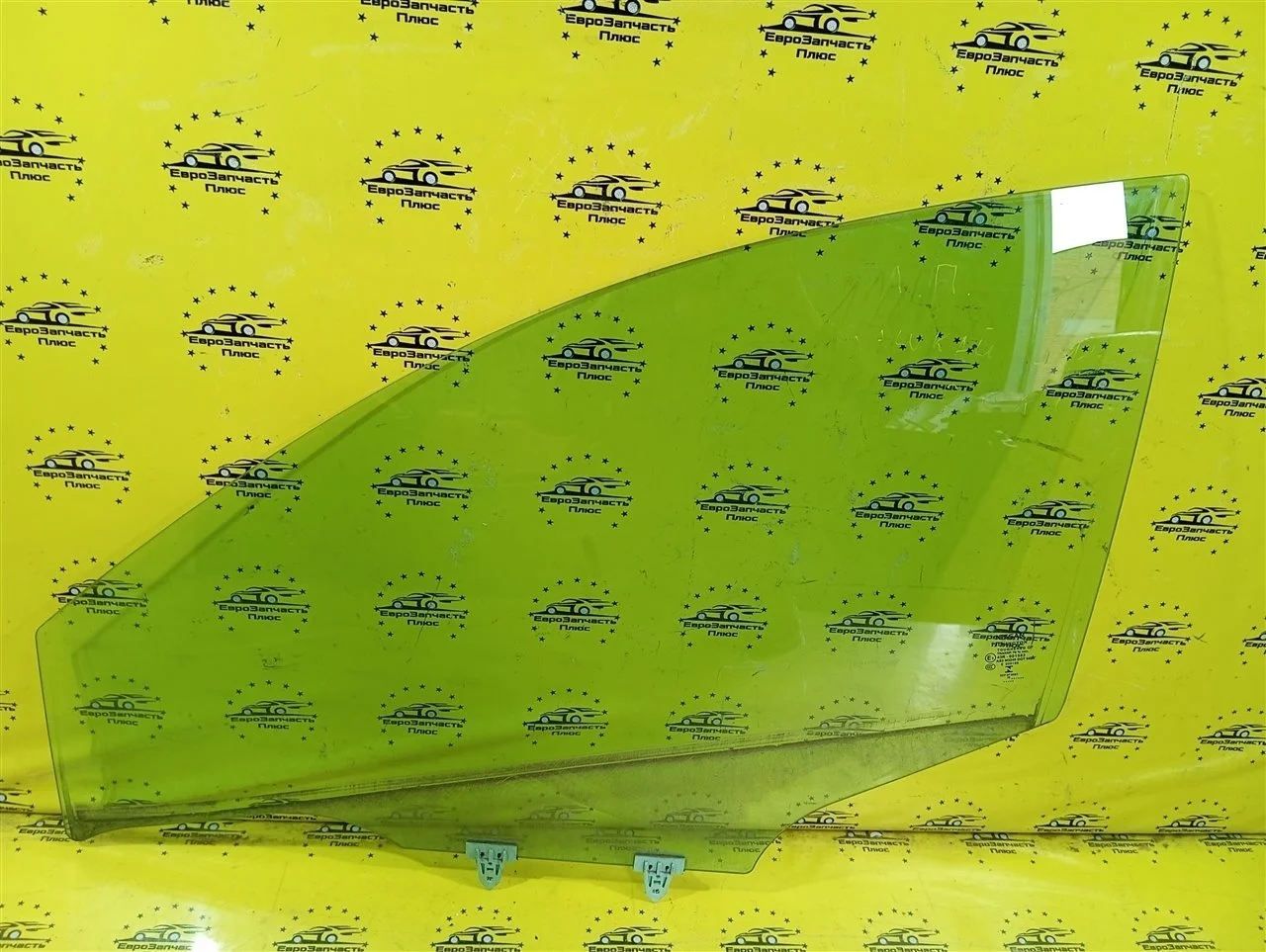 Стекло боковое Nissan Qashqai 803014EA0A J11, переднее левое