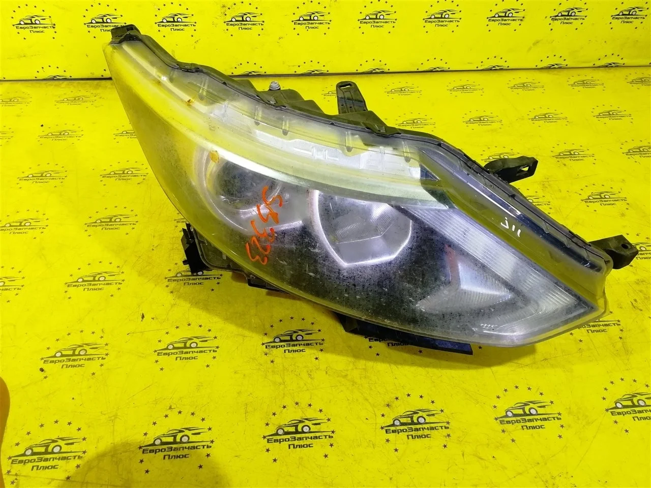 Фара Nissan Qashqai 26010HV00B J11, передняя правая