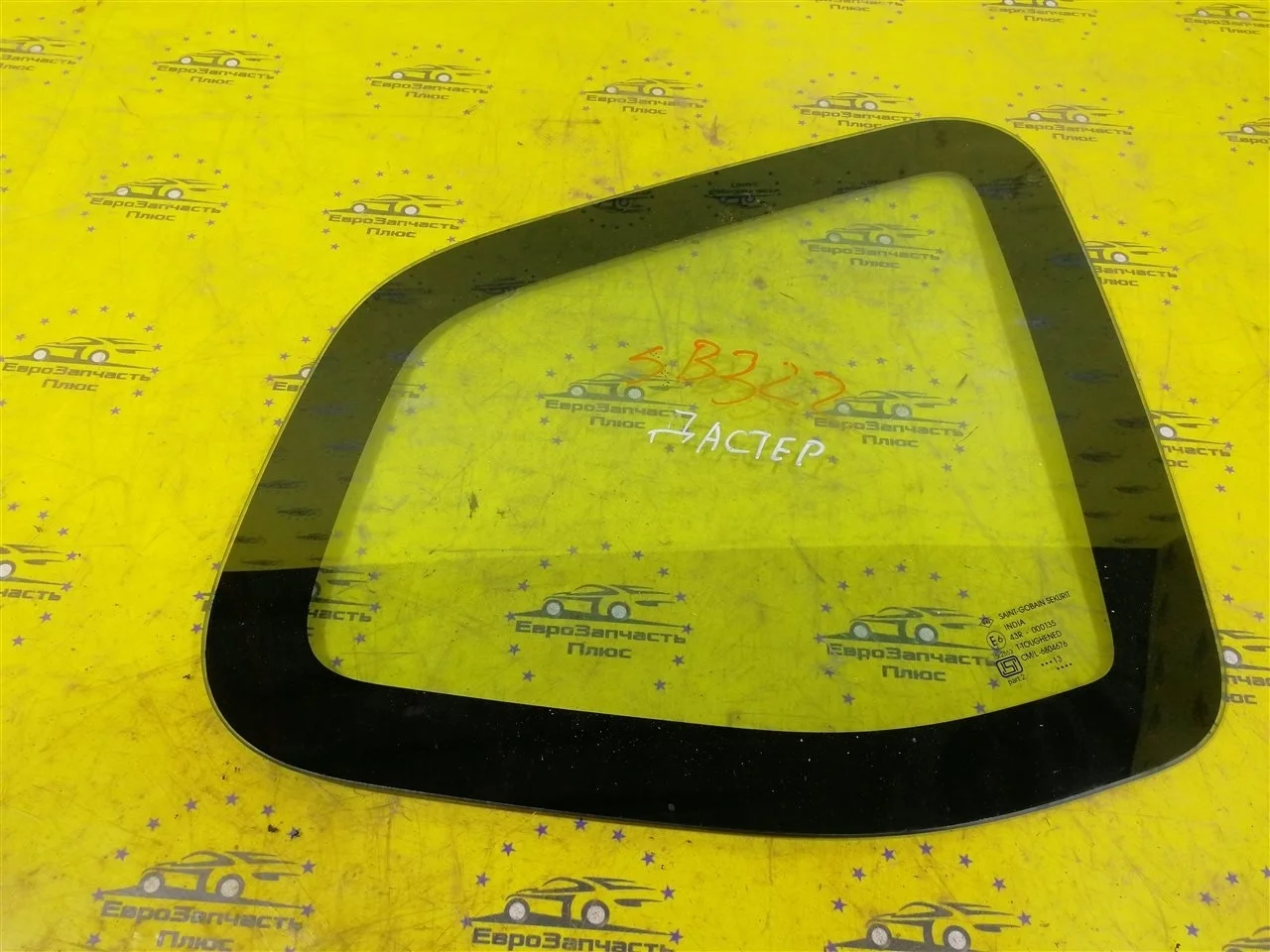 Форточка Renault Duster 833068568R HS, задняя правая