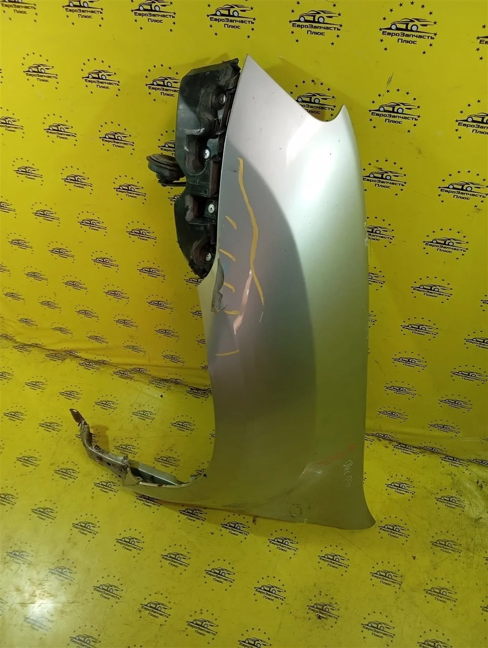 Крыло дефект Renault Duster 631012718R HS, переднее левое