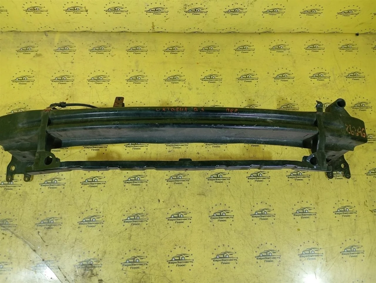 Усилитель бампера Skoda Octavia A7 5E0807109 5E, передний