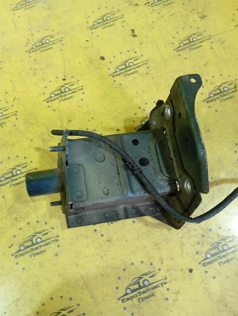 Кронштейн усилителя бампера Nissan Juke G51151KEMA F15, передний левый