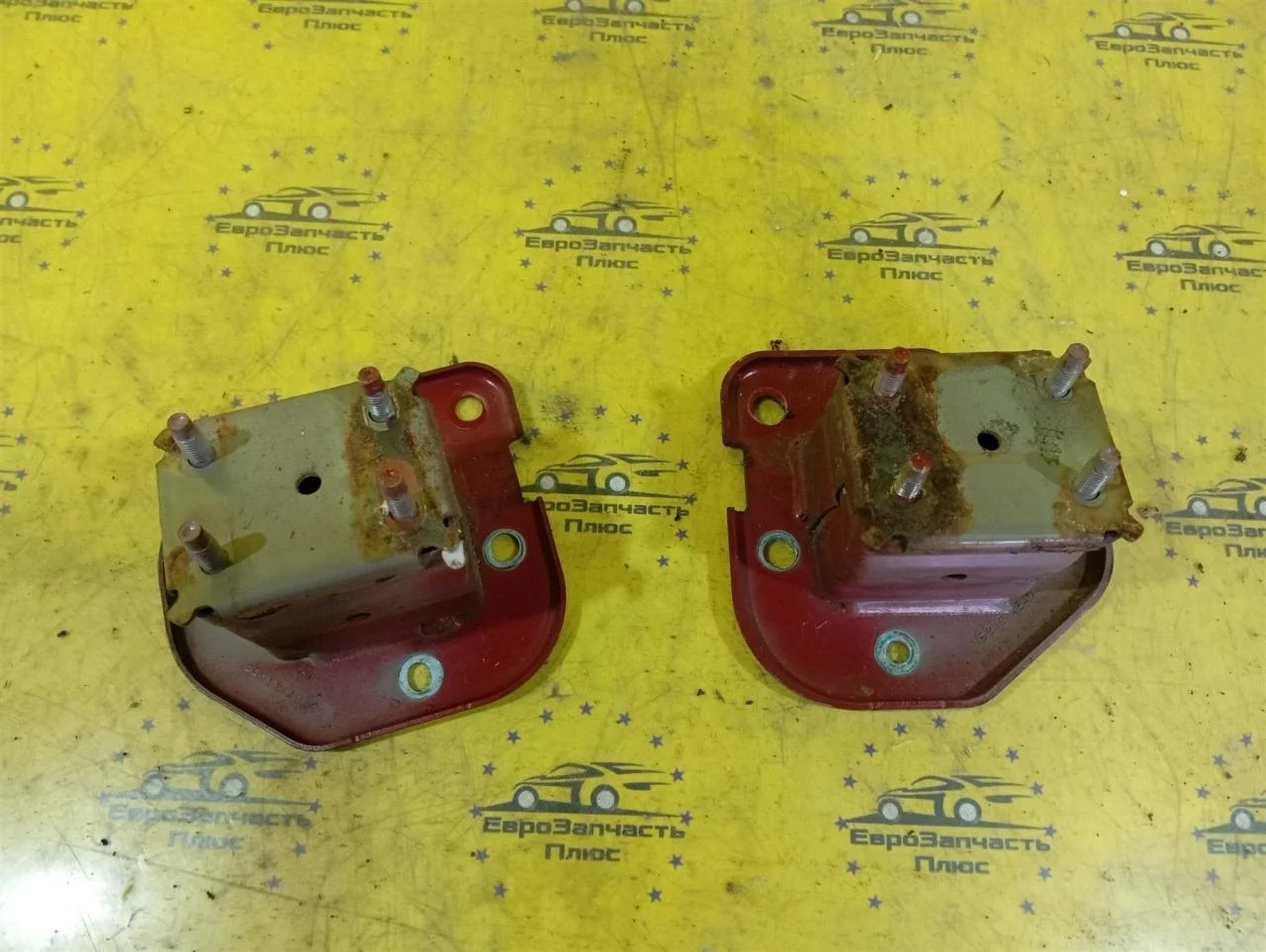 Кронштейн усилителя бампера Nissan Qashqai F22154EAMA J11