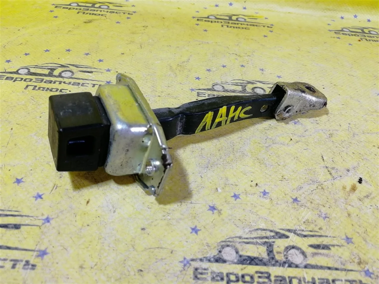 Ограничитель двери Mitsubishi Lancer 5702A079 10