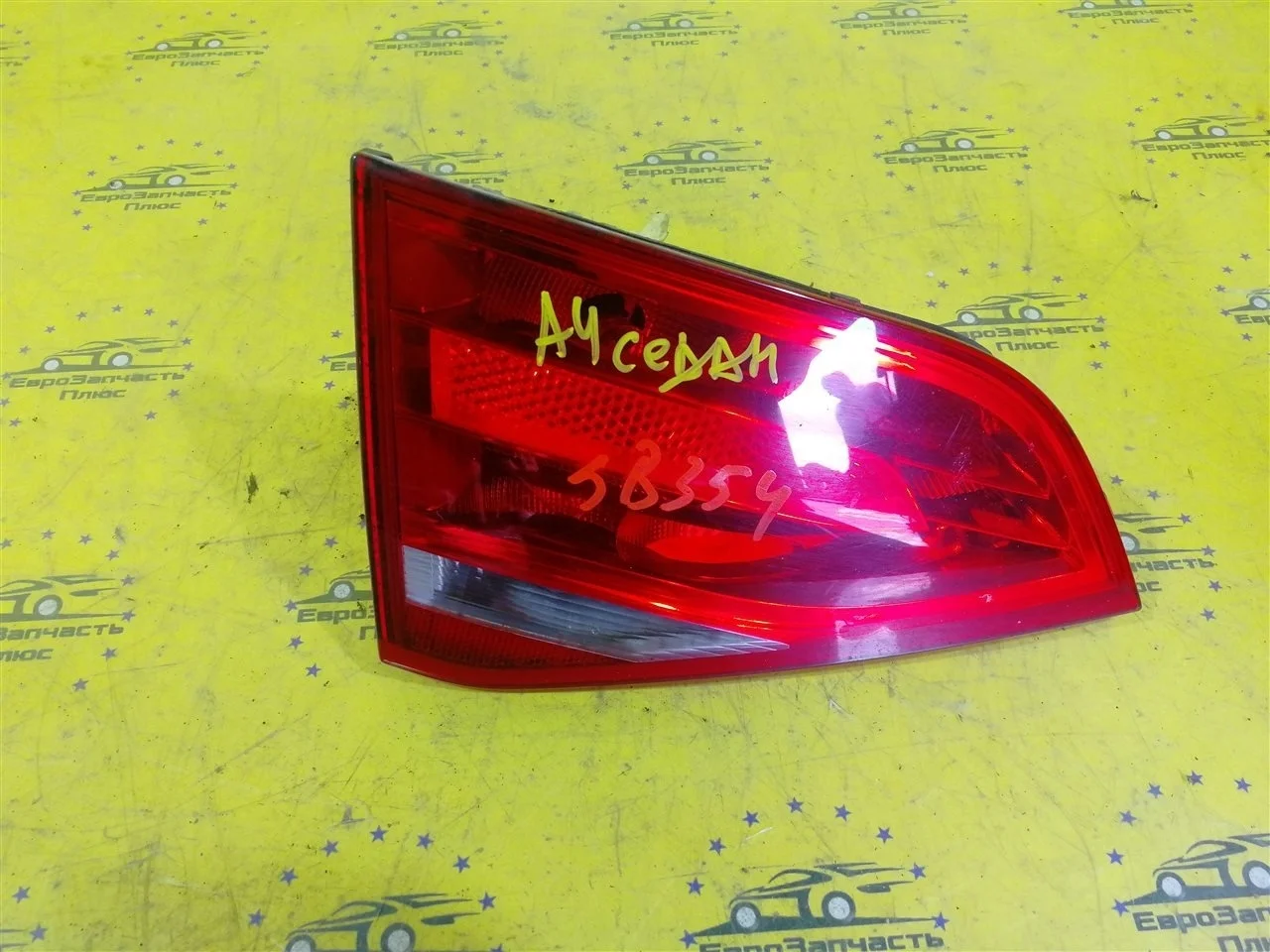 Фонарь крышки багажника Audi A4 8K9945093B B8, задний левый