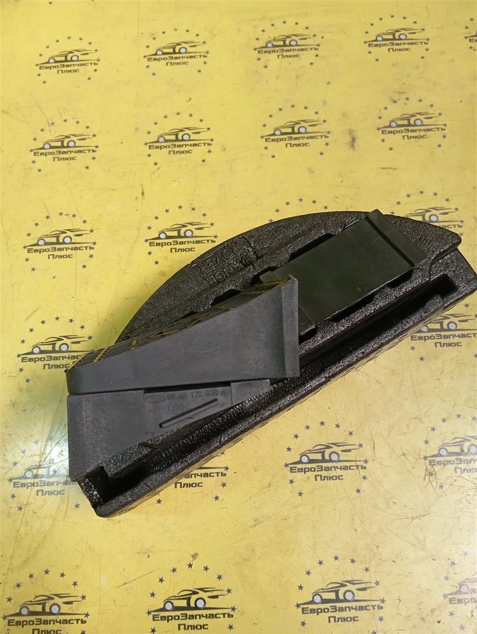 Противооткатный упор Land Rover Range Rover Vogue 98AB17K038AB L405