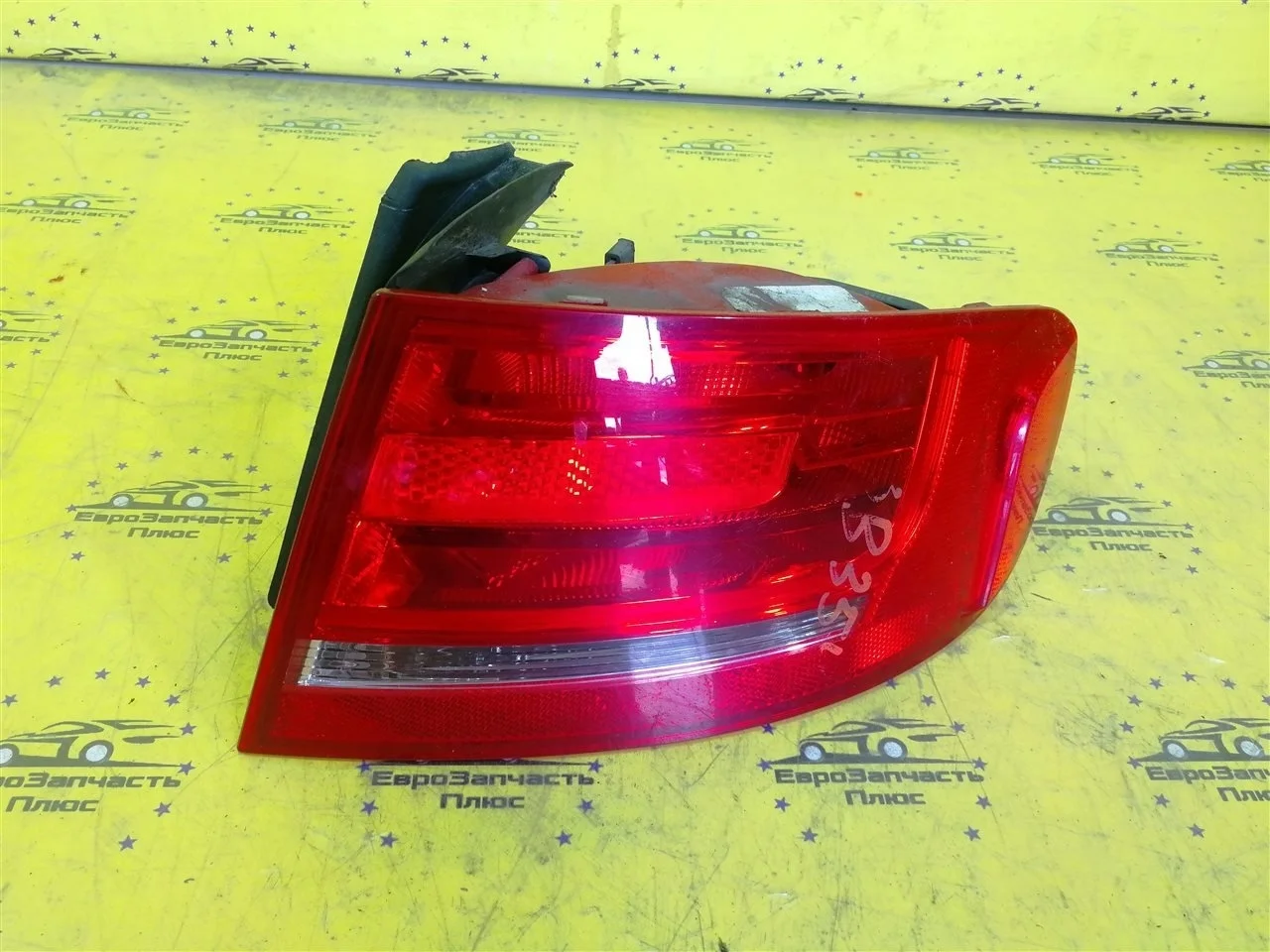 Фонарь Audi A4 8K9945096 B8, задний правый