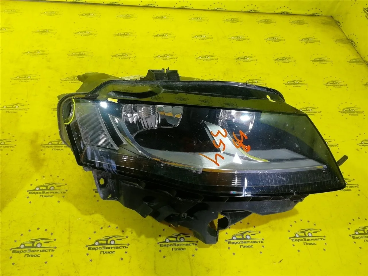 Фара Audi A4 8K0941004 B8, передняя правая