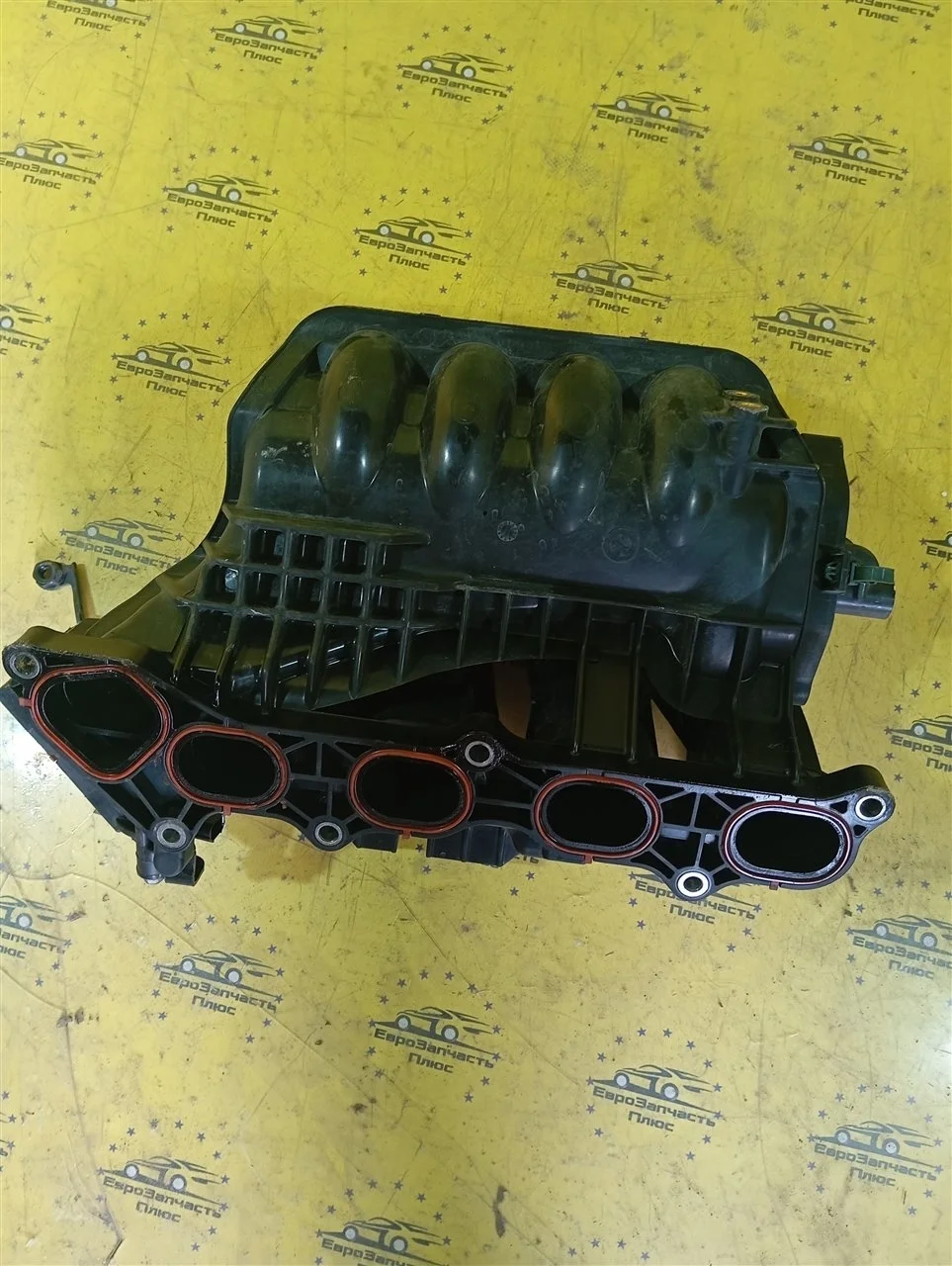 Коллектор впускной Skoda Fabia 2 04E129712G 5J