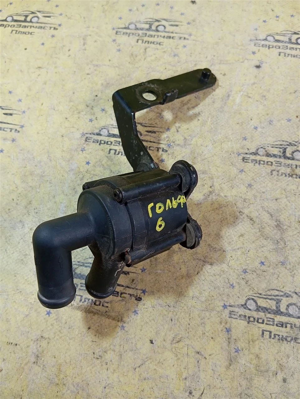 Дополнительный насос антифриза Volkswagen Golf 6 5N0965561 MK6