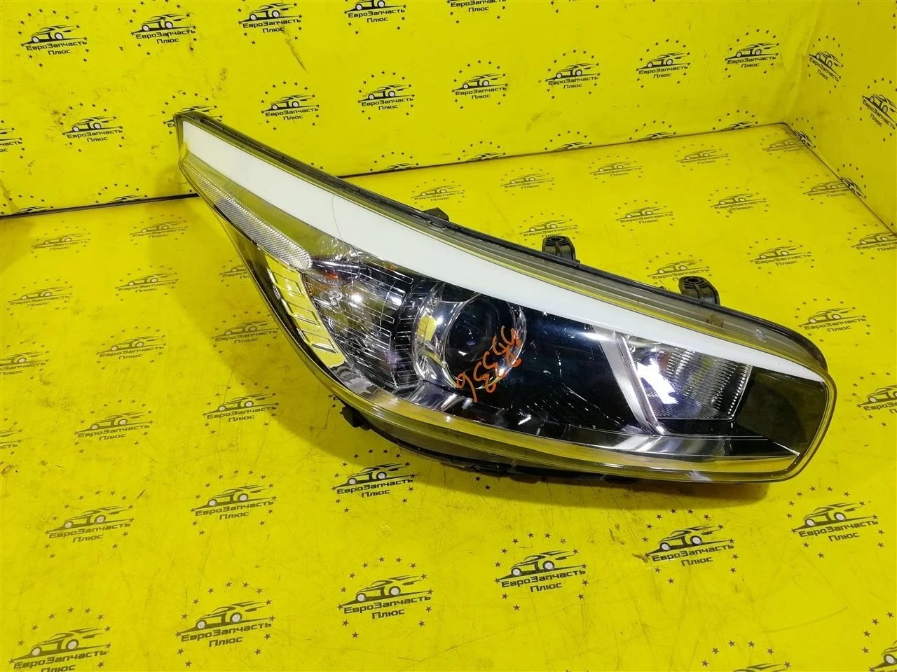 Фара Kia Ceed 2 92102A2040 JD, передняя правая