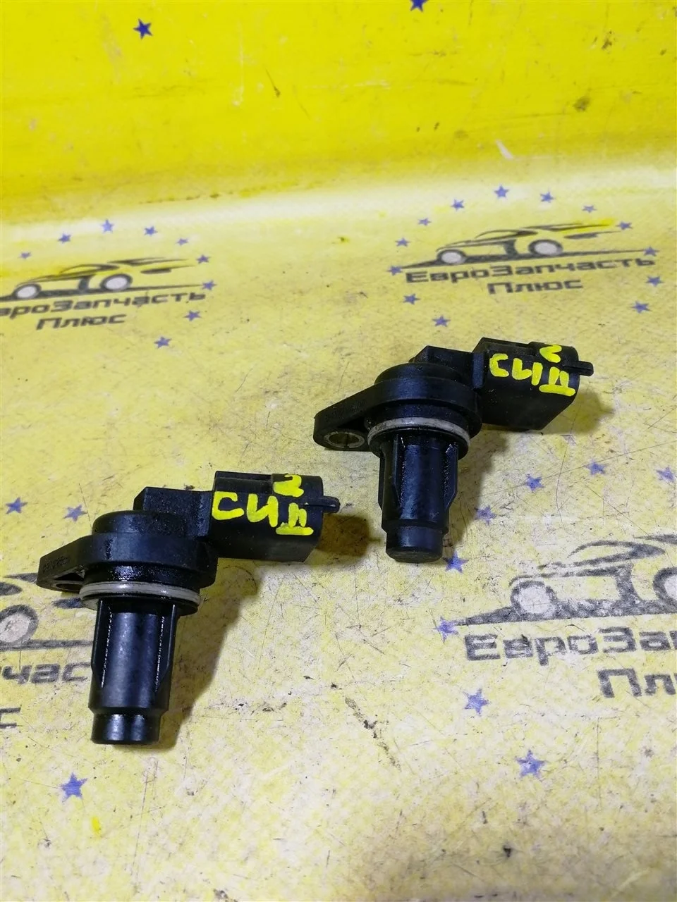 Датчик положения коленвала Kia Ceed 2 393502B030 JD