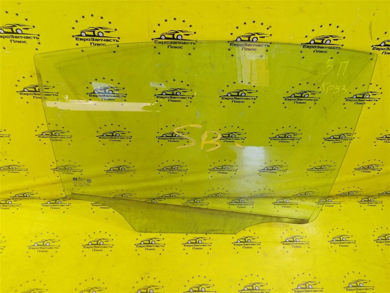 Стекло двери Chevrolet Cruze 96833086 J300, заднее правое