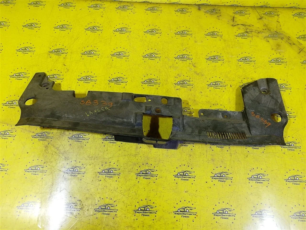 Накладка замка капота Mitsubishi Lancer 6400A831 CY