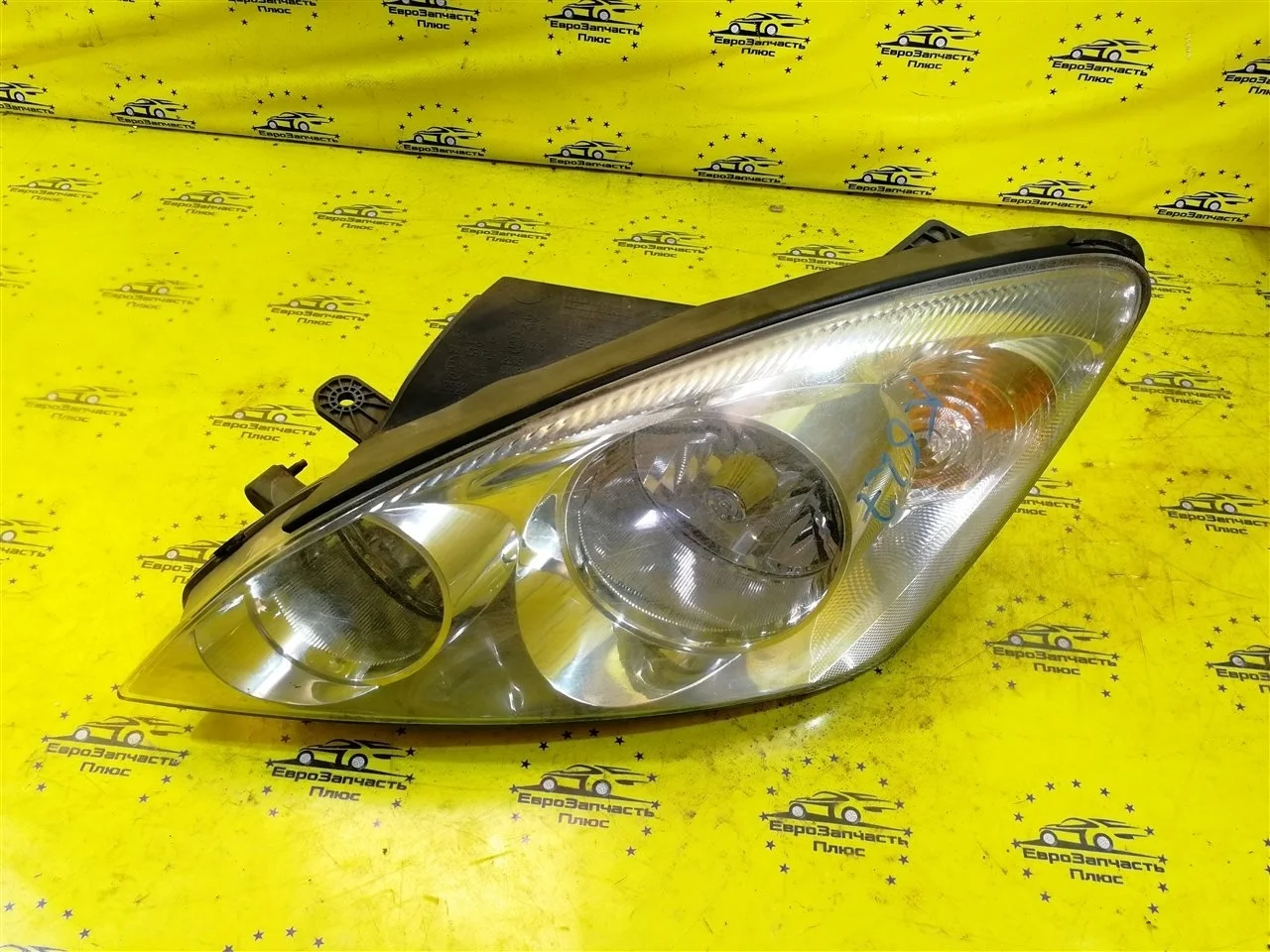 Фара Kia Ceed 1 921011H010 ED, передняя левая