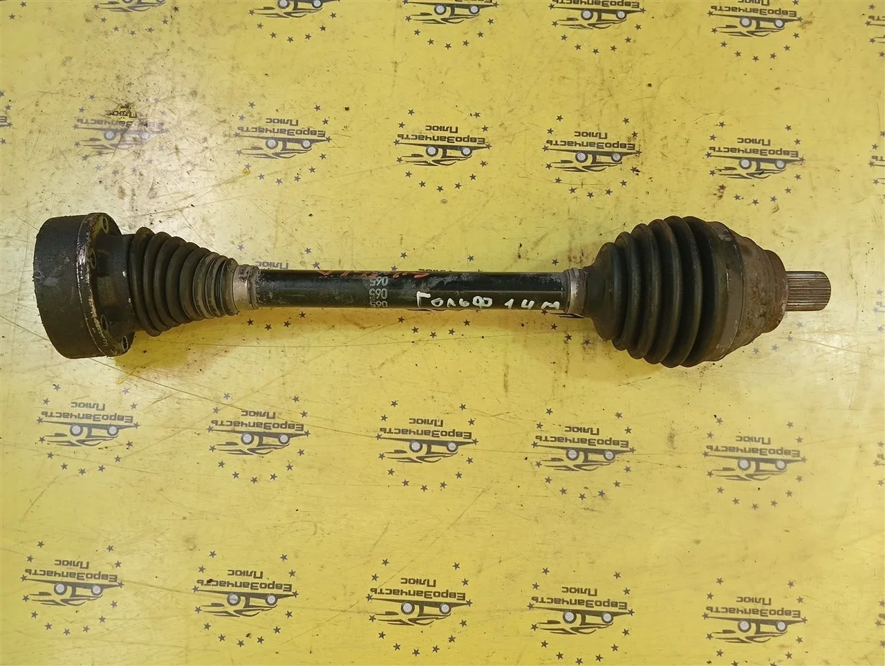 Привод Volkswagen Golf 5 1K0407271LA MK5, передний левый