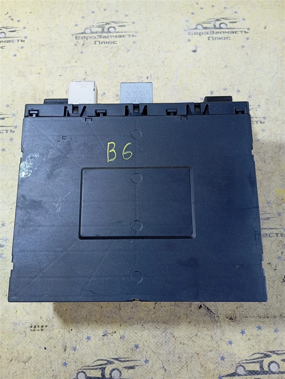 Блок предохранителей подкапотный Volkswagen Passat B6 1K0937132F