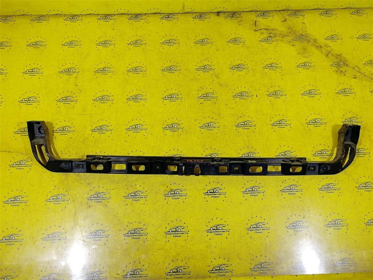 Кронштейн бампера Volkswagen Passat B6 3C5807863, задний